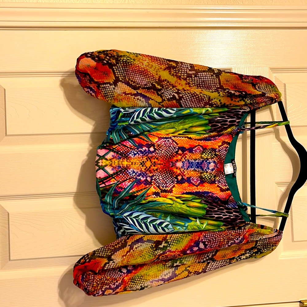 Venus off shoulder top with adjustable straps. Size small